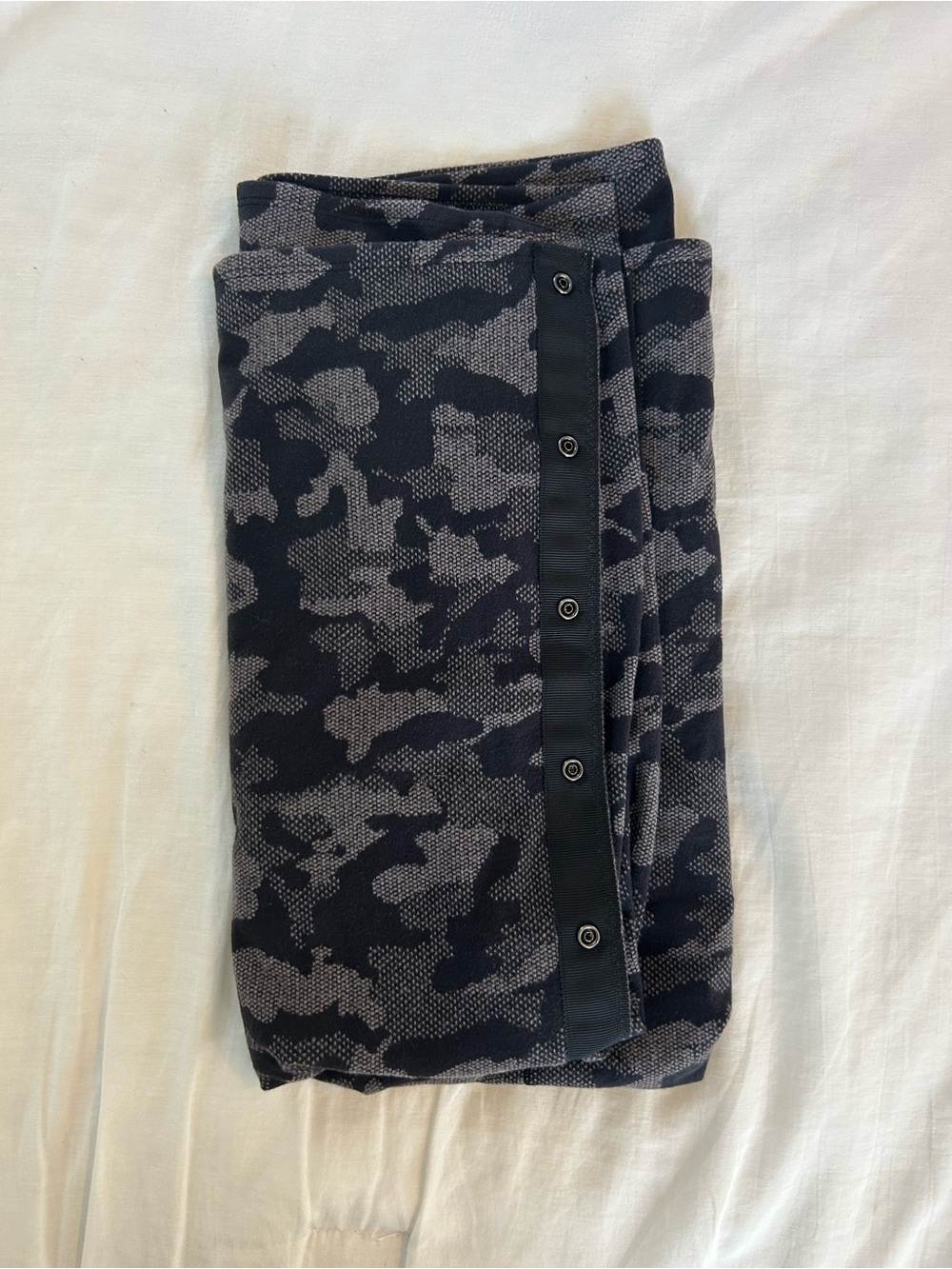 lululemon athletica Black and Gray Patterned Vinyasa Scarf